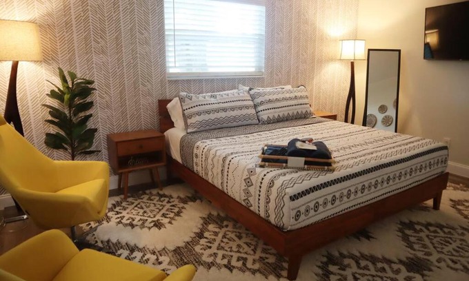Ormond Beach House | Heart of Ormond Beach - Self check-in - Beach
