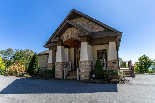 Sugar Mountain House | Heart Rock Lodge