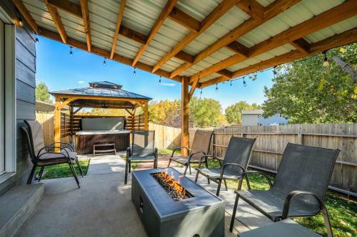 Stetson Hills House | Hearth Haven - Hot Tub BBQ Large Groups