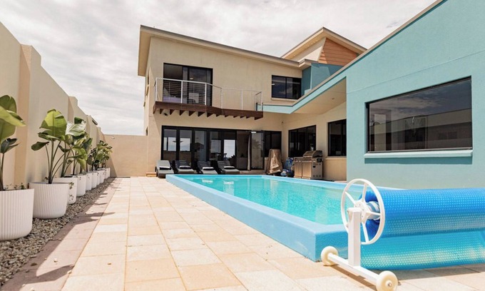 St Helens House | Heated magnesium pool, MTB, family & dog friendly