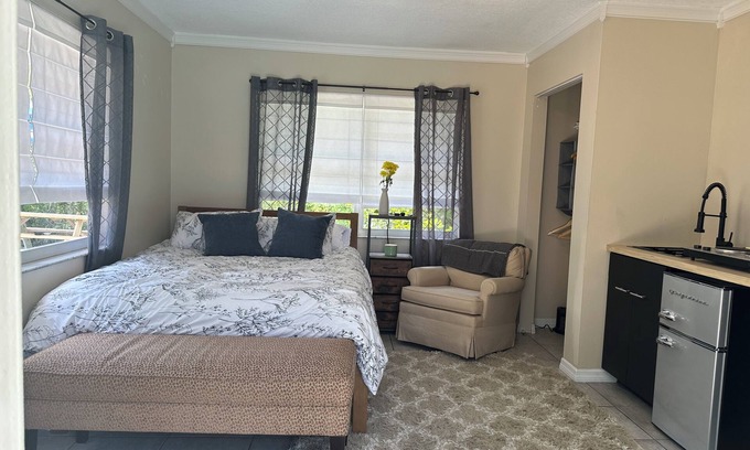 North Port House | Heated Pool - Backyard Privacy- Camping in the Suburbs- 25 min. to the beach