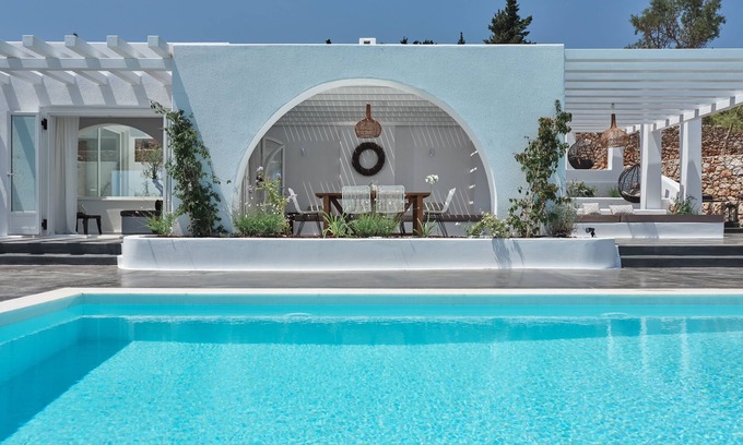 Korithi Villa | Heated Pool & Jacuzzi. Close to beach, shops and restaurants.