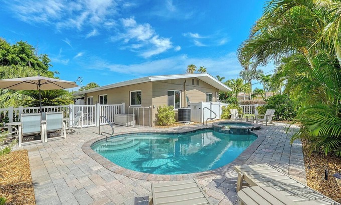 Anna Maria House | Heated Pool & Spa, FREE WiFi, Near AMI Beach & Village, Dog* (See Note).