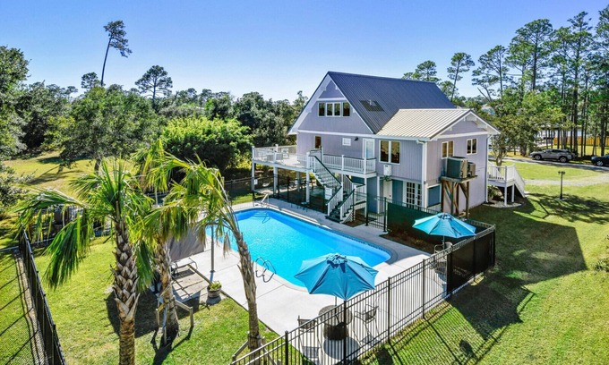 Henderson Point House | Heated Pool! The Petite Retreat in The Pass