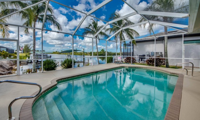 Burnt Store House | Heated Pool | Wide Gulf Access Canal | BBQ | Kayak