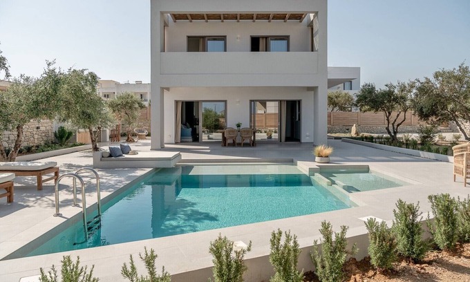 Tavronitis Villa | Heated private pool★Walk to Market & Taverna★500mt to the beach★