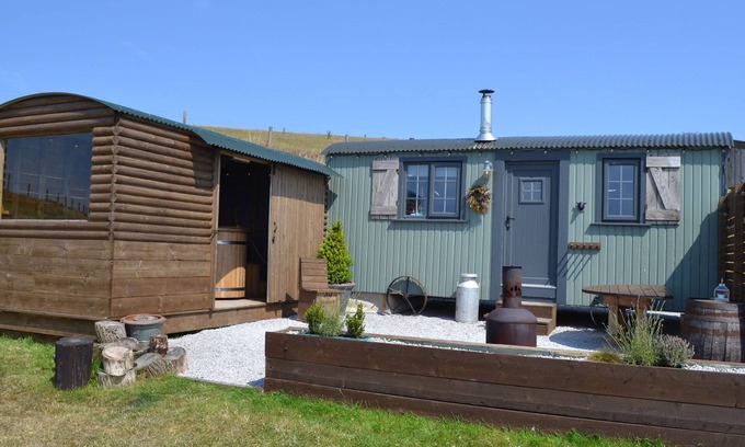 Barnoldswick Cottage | HEATHER HUT AT COPY HOUSE HIDEAWAY, pet friendly in Earby