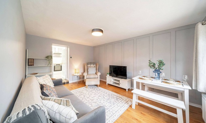 Perth Cottage | Heatherwood Cottage - Central Scone