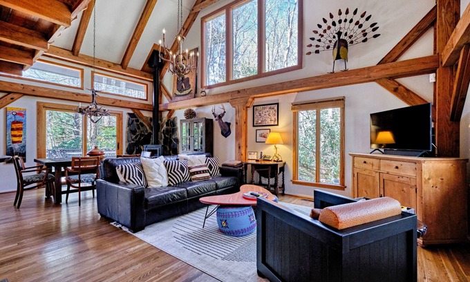 Highlands Hills House | Heaven in the Hills - Cozy Mountain Getaway