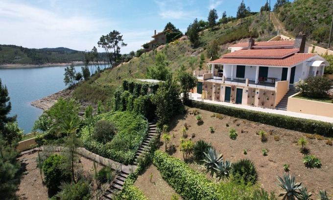 Tomar House | HEAVEN IS A PLACE ON EARTH