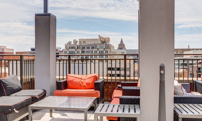 Baltimore Apartment | Heaven on Baltimore Harborfront Fully Furnished Apartments