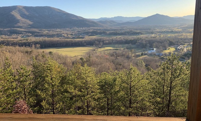 Gatlinburg - Pigeon Forge Cabin | Heaven's View Cabin} Awesome Views Of The Smokys!