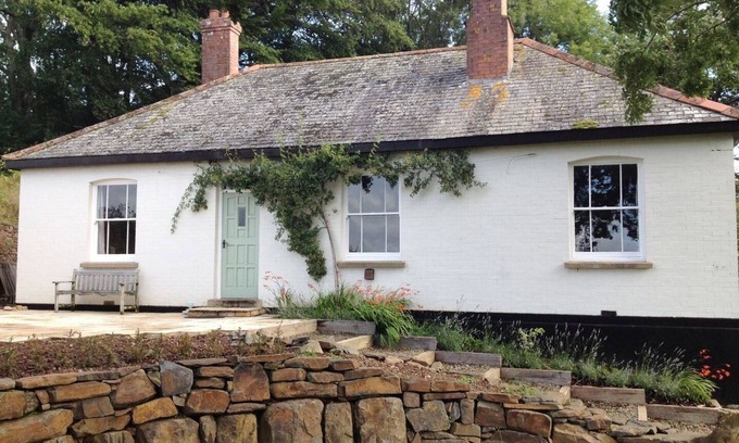 Broadwoodkelly Cottage | HEDGELEA, pet friendly, country holiday cottage in North Tawton