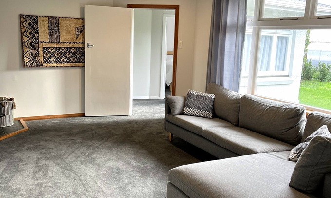 Springlands House | Hedgerows House. Blenheim Strawberry Farm accommodation!