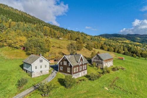 Eid House | Heggjabygda Gjestegard - historisk tømmerhus i landlige omgivelser