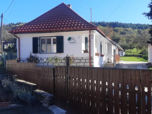 Pusztafalu House | Hegyköz Vendégház