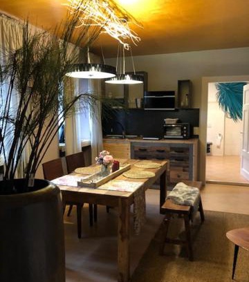 Wadgassen Apartment | Heimat Floral Ferienwohnung