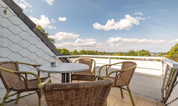 Murwik Apartment | Heimathafen Solitüde - FoerdeBlick - komfortable Wohnung mit Balkon und Meerblick mit 3 Schlafzimmern