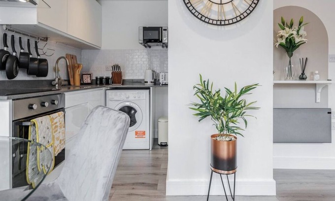Wolverton Apartment | Heliodoor Apartments Milton Keynes 2-BR Flat