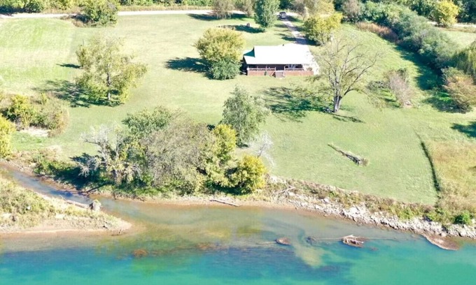 Guion House | Hell Creek Cabin on the White River