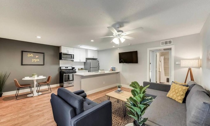 Old East Dallas Apartment | Hello Gorgeous Flat near Downtown!