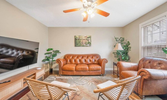Fuquay-Varina House | Hemingway's Hideaway | Walkable | King Bed