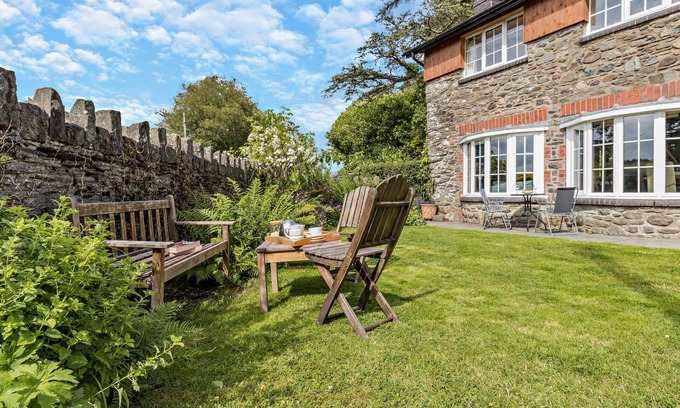 Cemmaes House | Hen Stabl- Cemaes - Two Bedroom House, Sleeps 5