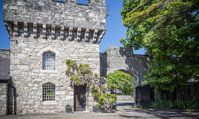 Rhyd-y-foel Cottage | Hen Wrych Hall Tower