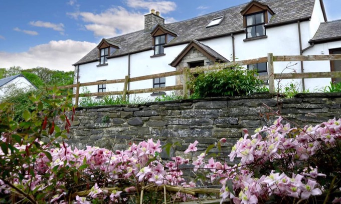 Denbigh House | Hendy in the beautiful Denbigh
