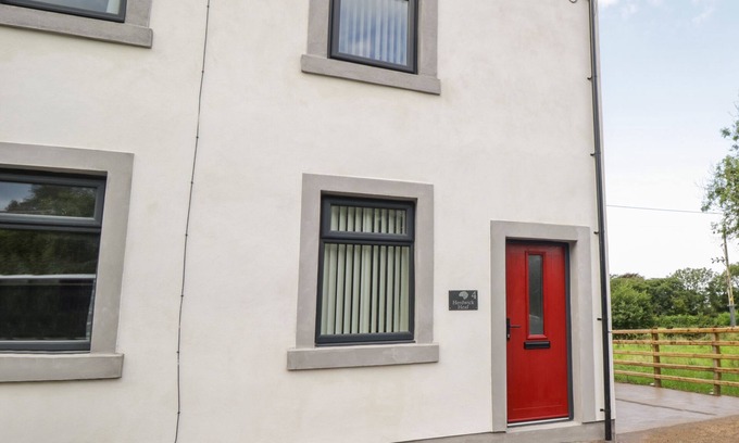 Ennerdale Bridge Cottage | HERDWICK HEAF, pet friendly, with a garden in Ennerdale