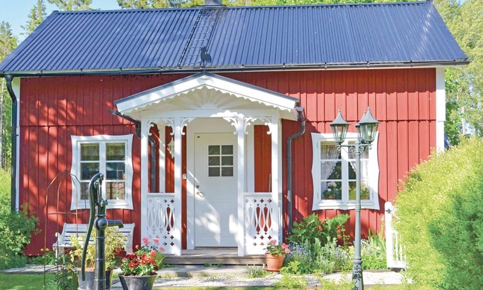 Asensbruk House | Here you will find a charmingly furnished small house just 300 m from lake Åklången.