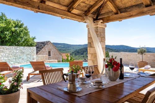 Donji Humac Villa | Heritage Island Escape - Casa Bola- Boutique Retreat