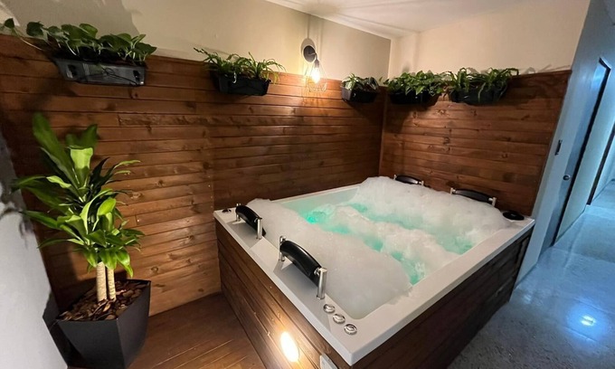 Laureles - Estadio House | Hermosa Casa con 2 Jacuzzi