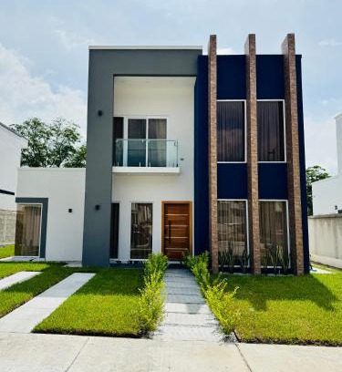 Sector 1 Nor-Oeste House | Hermosa casa moderna con piscina
