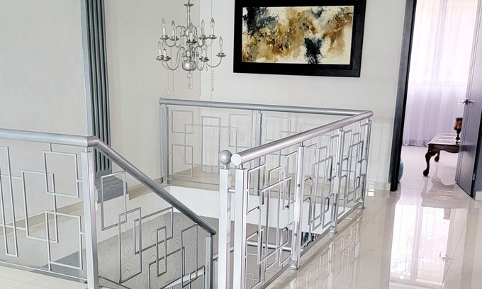 Uruapan House | Hermosa y moderna casa que te ofrece una relajada estadía.