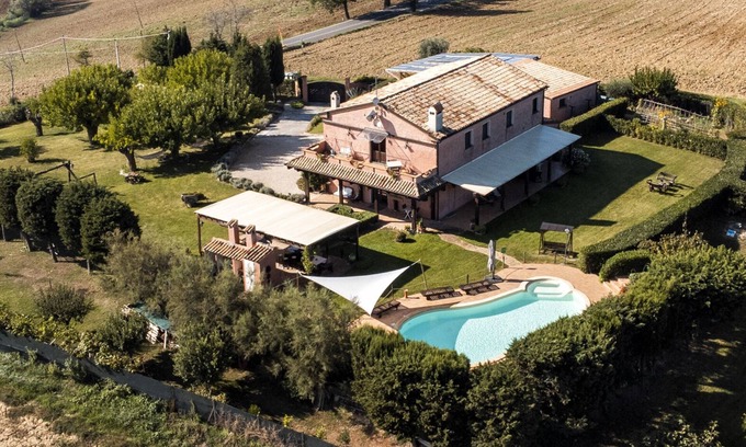 Osimo Apartment | Heron House Apartment in country house with pool