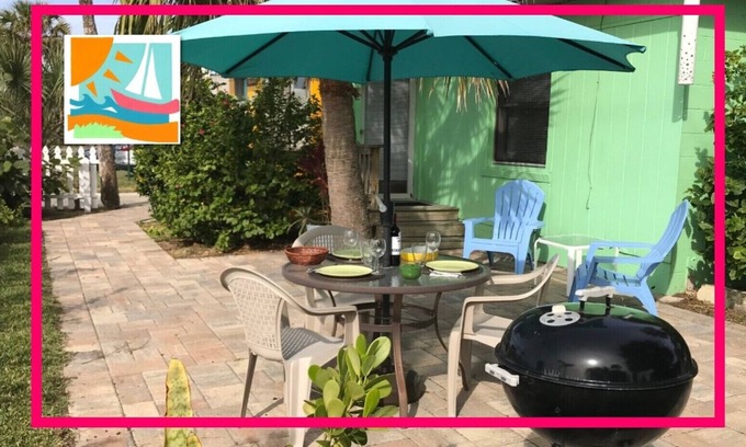 Flagler Beach Cottage | Hibiscus at Casas de la Playa Central - In the heart of Flagler Beach!