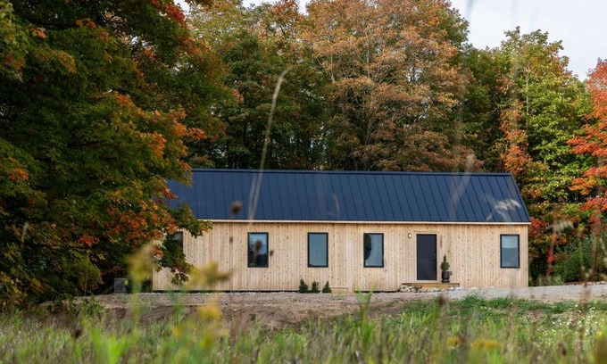 Petoskey House | Hidden Acres Vestur Cabin
