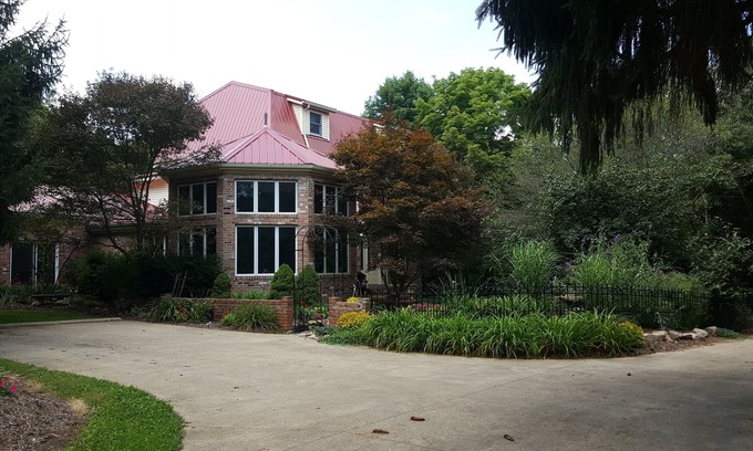Homerville House | Hidden Ariel Resort Home