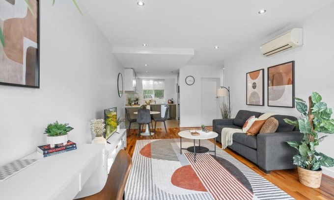 Caulfield North Apartment | Hidden Gem at Caulfield Park