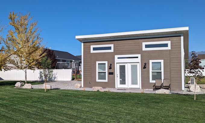 Syracuse House | Hidden Gem! Cozy and Secluded 2 bedroom Guest House *No Cleaning fee*
