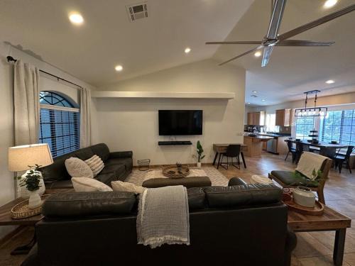 San Tan Valley House | Hidden Gem Golf & Hiking