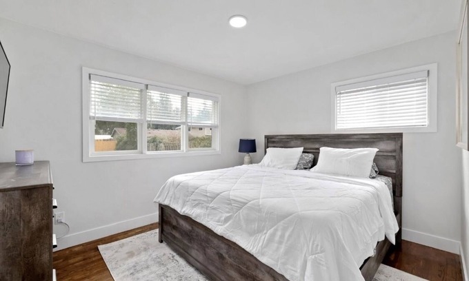 Lacey House | Hidden Gem in Lacey!