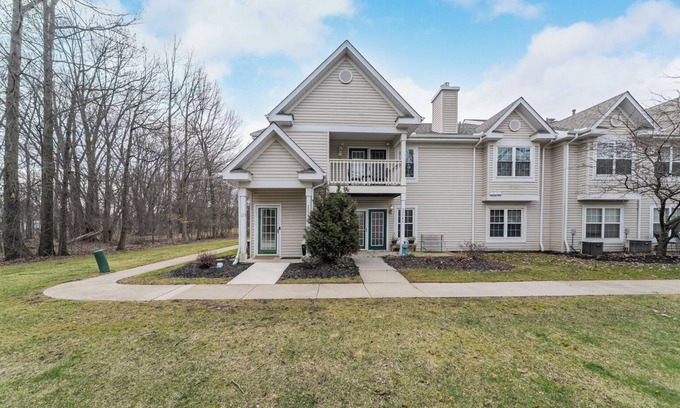 Fairview Park Condo | Hidden gem in marvelous Cleveland with WiFi, AC