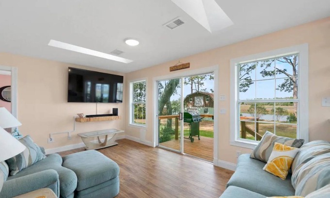 Northside Cottage | Hidden Gem Island Cottage, ② King Beds, 75" HDTV, Scenic Views