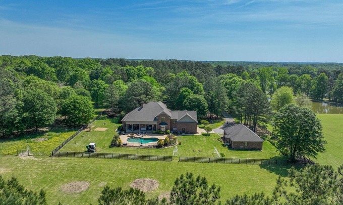 Stanfield House | Hidden Haven on 9 acre, pond, barn and more, sleeps 20