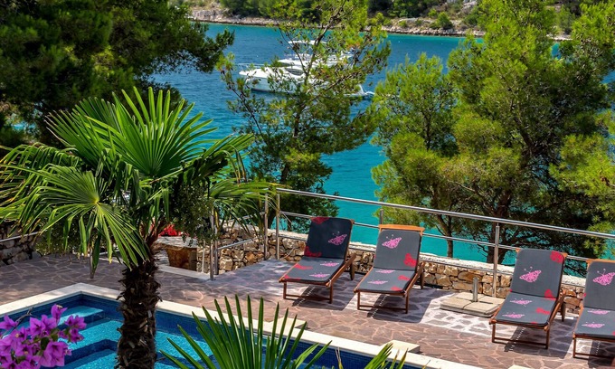 Cove Osibova (Milna) Resort | Hidden Heaven Private Resort - Heated Pool