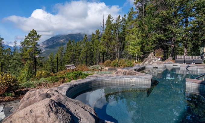 Banff Apartment | Hidden Ridge Resort