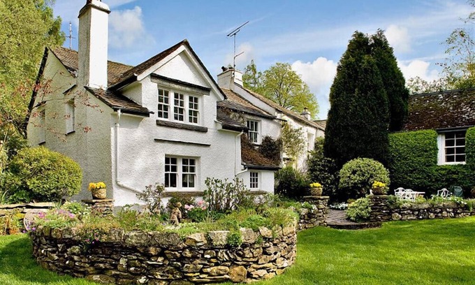 Windermere Cottage | HIGH CLEABARROW, pet friendly, with open fire in Windermere