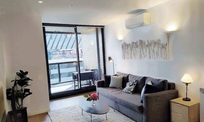 North Melbourne Apartment | High-End North Melbourne Retreat - CBD LIfestyle!